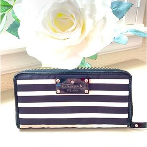 ✨Kate Spade Nylon Zip Around Wallet✨